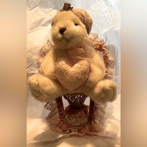 Ross Collectible Heart Throb Bear with Lace and Wicker Chair Heart & Velvet Hat